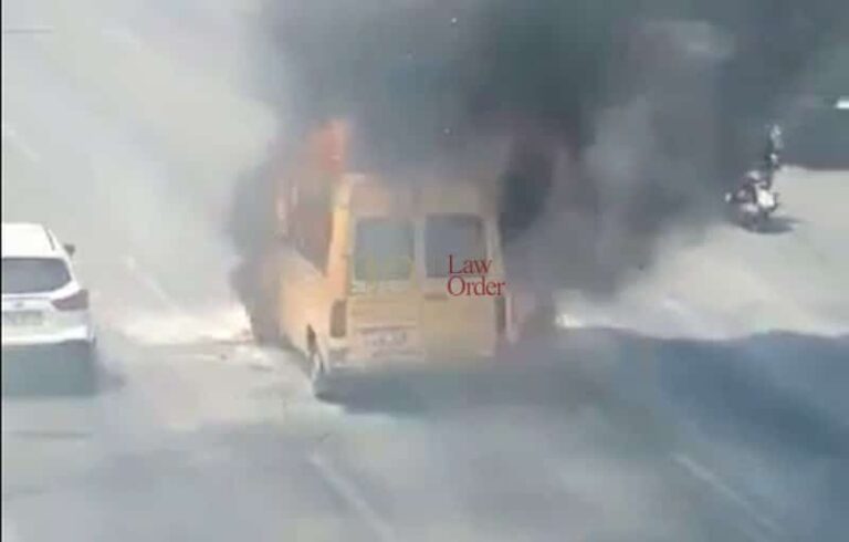 Φωτιά σε σχολικό βανάκι στην Εθνική Οδό (αποκλειστικό βίντεο & εικόνα)