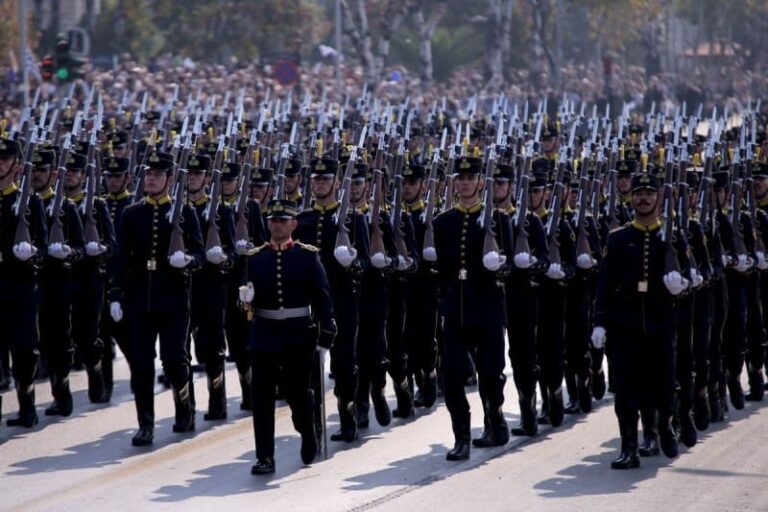 ΣτΕ: Ακύρωσε το αναγκαίο ελάχιστο ανάστημα ανδρών και γυναικών για τη συμμετοχή σε διαγωνισμούς στρατιωτικών σχολών