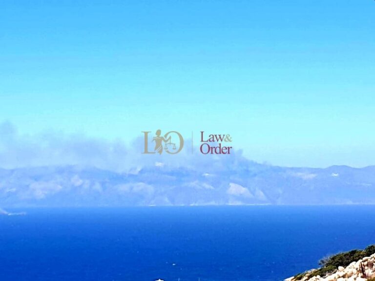 Εκκενώθηκε το χωριό Σκαδό – Ενισχύονται οι πυροσβεστικές δυνάμεις στη Νάξο (βίντεο & εικόνες)