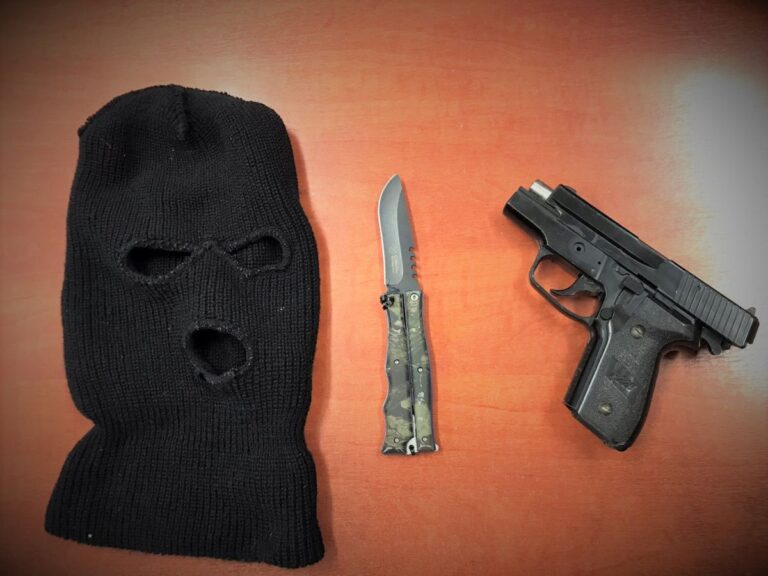 Ιωάννινα: Συνελήφθη άνδρας που με την απειλή όπλου και μαχαιριού «άρπαξε» 550 ευρώ από υπάλληλο περιπτέρου