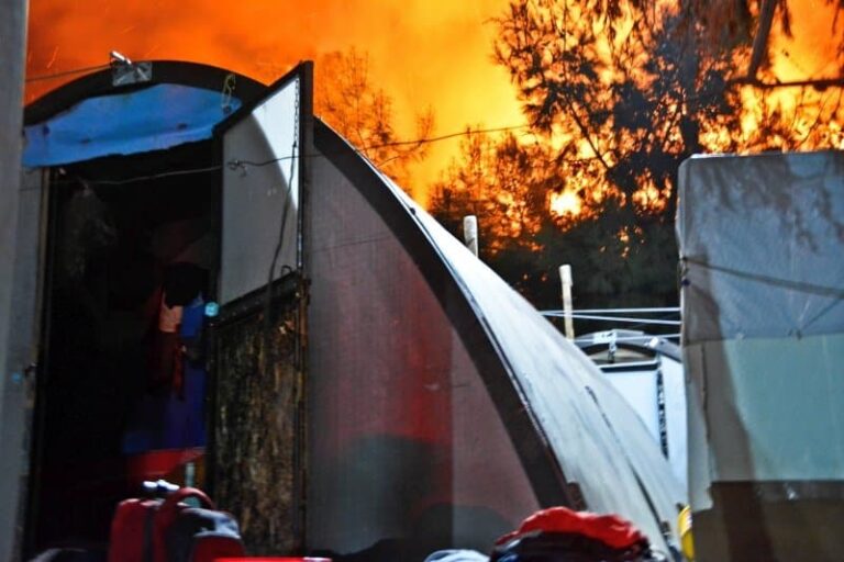 Σάμος: 4 συλλήψεις και 8 προσαγωγές για τα χτεσινά επεισόδια στο ΚΥΤ