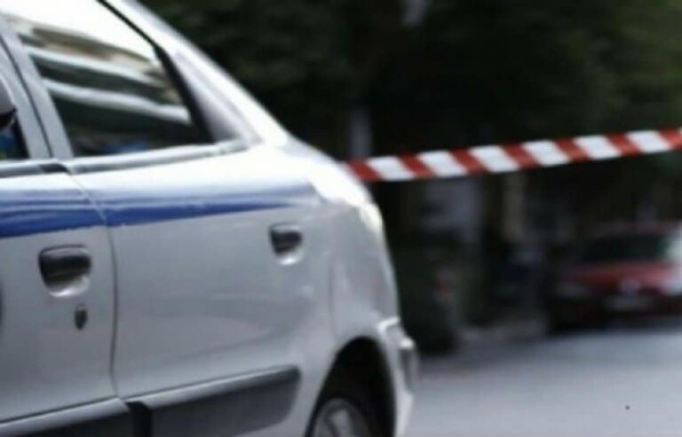 Ανήλικοι εμπρηστές πυρπόλησαν περιπολικό στη Σύρο