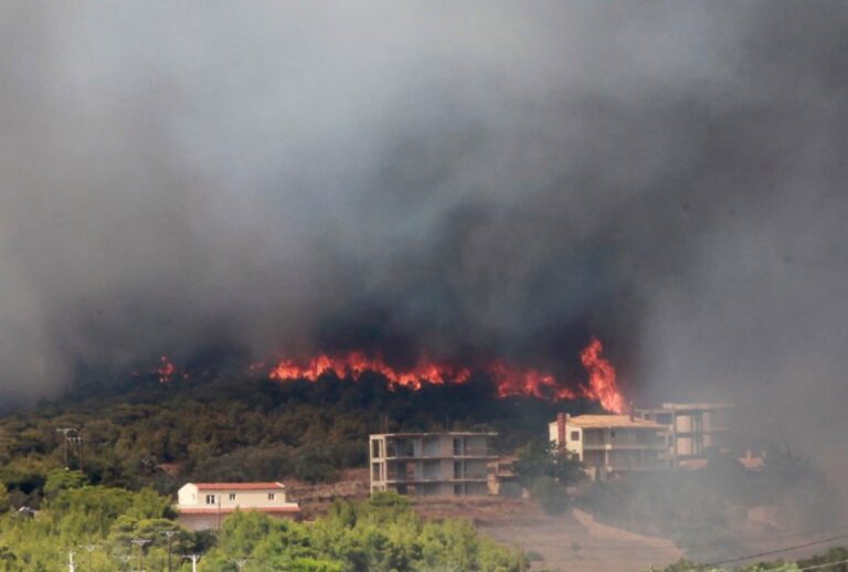 Έρευνες της ΕΛ.ΑΣ για ζευγάρι εμπρηστών στην Κερατέα