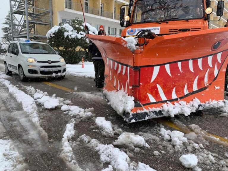 Πού βρήκε ο Μπακογιάννης 30 εκχιονιστικά, μπουλντόζες και αλατιέρες για το Κολωνάκι;