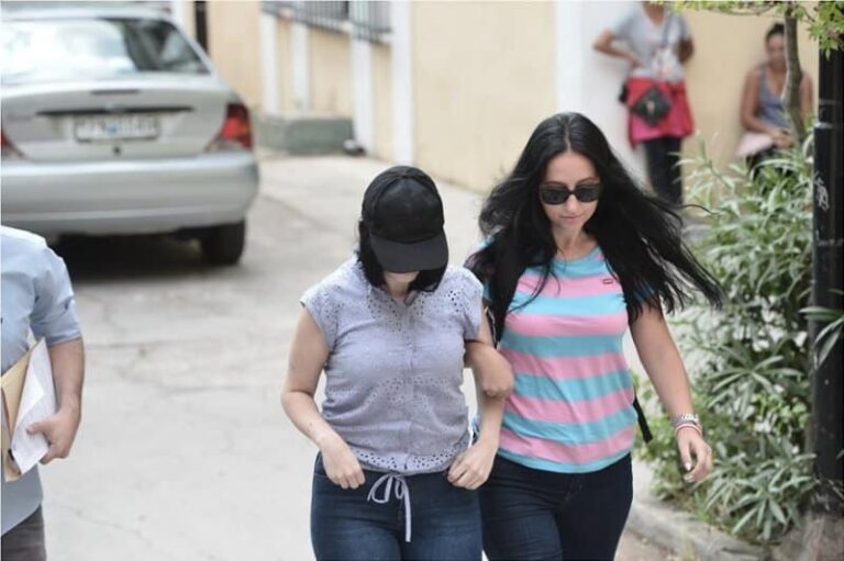 Στο αυτόφωρο η 19χρονη μητέρα που εγκατέλειψε το βρέφος της – Ζητήθηκε ψυχιατρική εξέταση