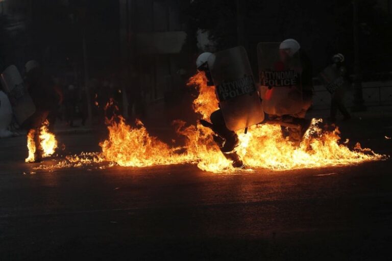 Στο νοσοκομείο από μολότοφ ο διοικητής της ομάδας «Δράση» – Έξι συλλήψεις πραγματοποίησε η αστυνομία