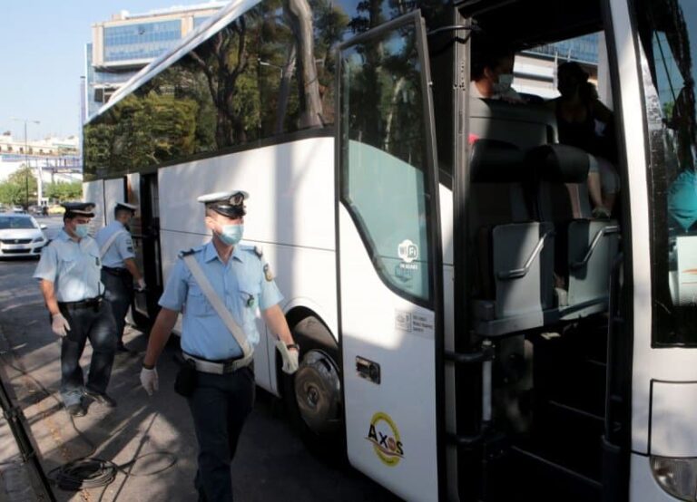 Χιλιάδες έλεγχοι για χρήση μάσκας την Παρασκευή: Δύο συλλήψεις – Δεκάδες πρόστιμα