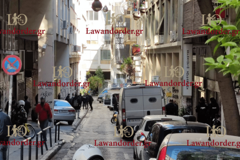 Ομόνοια: Αστυνομική επιχείρηση σε υπό κατάληψη κτήριο (βίντεο)