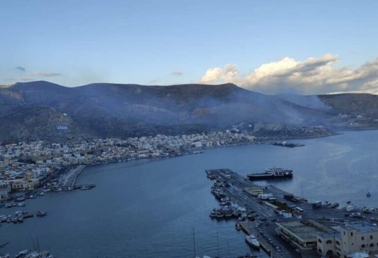 Εικόνες ντροπής με ανεξέλεγκτη καύση σκουπιδιών στην Κάλυμνο (φωτό)