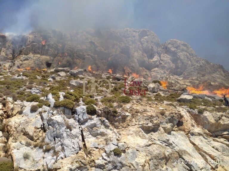 Φωτιά στην ανεξέλεγκτη χωματερή της Καλύμνου (Εικόνες)