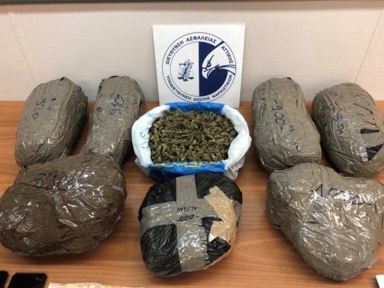 Τρεις συλλήψεις στην Αττική για κατοχή και διακίνηση ναρκωτικών