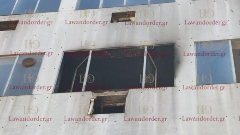 Υπό έλεγχο φωτιά σε κτήριο στην Αγίου Κωνσταντίνου – Αποκαταστάθηκε η κυκλοφορία (εικόνες και βίντεο)