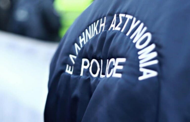 Αποκλειστικό L&O: Εντοπισμός εργαστηρίου πλαστών εγγράφων στα Εξάρχεια – Χειροπέδες σε ένα άτομο