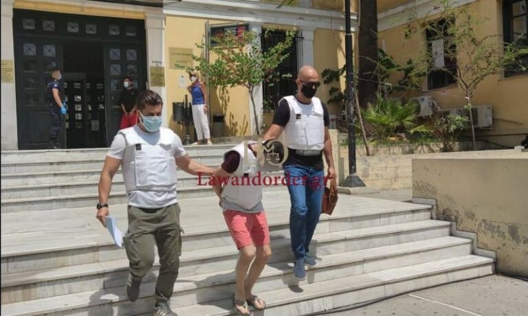 Έγκλημα στη Δάφνη: Ασκήθηκε δίωξη στον 40χρονο συζυγοκτόνο – Οδηγήθηκε στον ανακριτή (εικόνες)