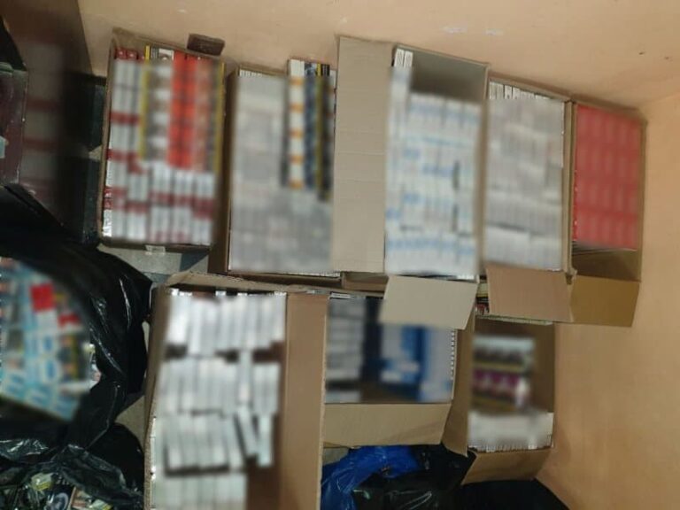 Συλλήψεις αλλοδαπών με 8.000 πακέτα λαθραίων τσιγάρων στη Νίκαια