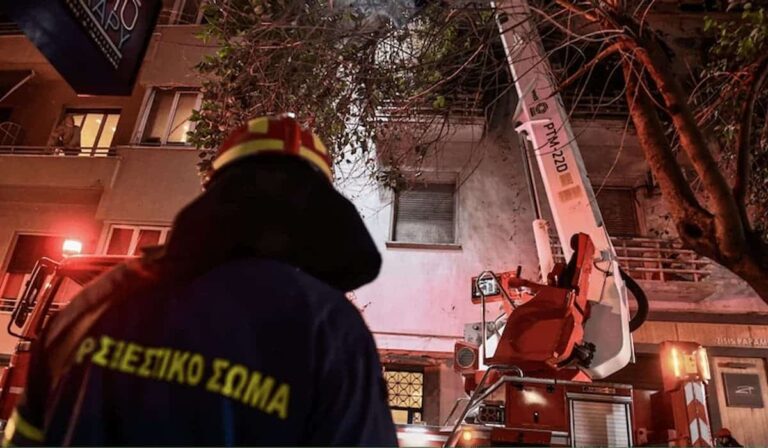 Θεσσαλονίκη: Έκαιγε χαρτιά στο διαμέρισμά του για να ζεσταθεί!