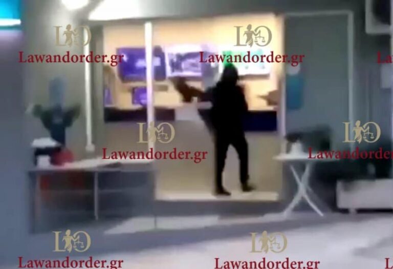 Βίντεο-ντοκουμέντο: Απόπειρα ληστείας σε πρακτορείο ΟΠΑΠ στο Πολύγωνο – Τραυματίστηκε ο ιδιοκτήτης
