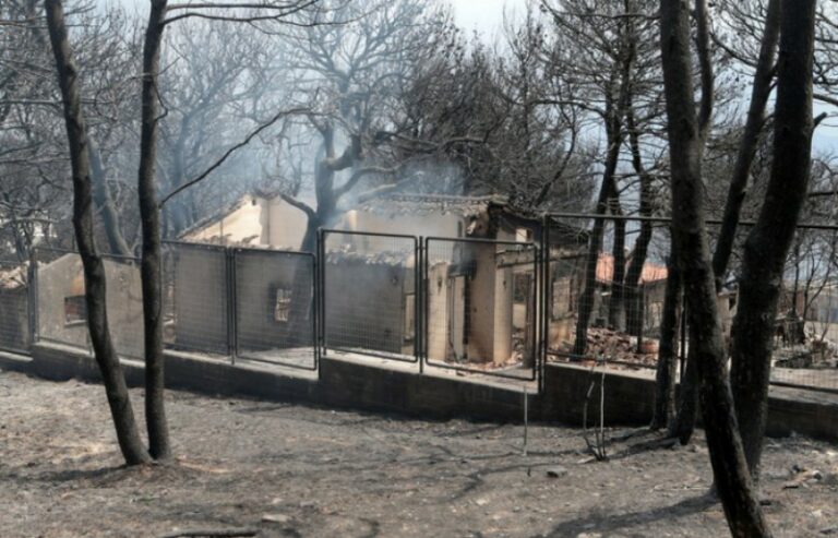 Εκτός επιχειρησιακού σχεδίου της Πυροσβεστικής το Μάτι – Ακινητοποιημένα δεκάδες οχήματα