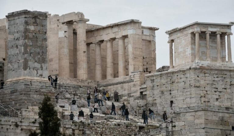 «Ξεπαρθενών»: Προκαλούν οι συντελεστές της ταινίας – «Το κάναμε γιατί έτσι γουστάρουμε»