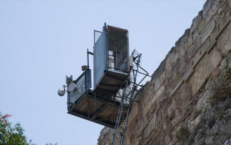 Επαναλειτουργεί το αναβατόριο στην Ακρόπολη