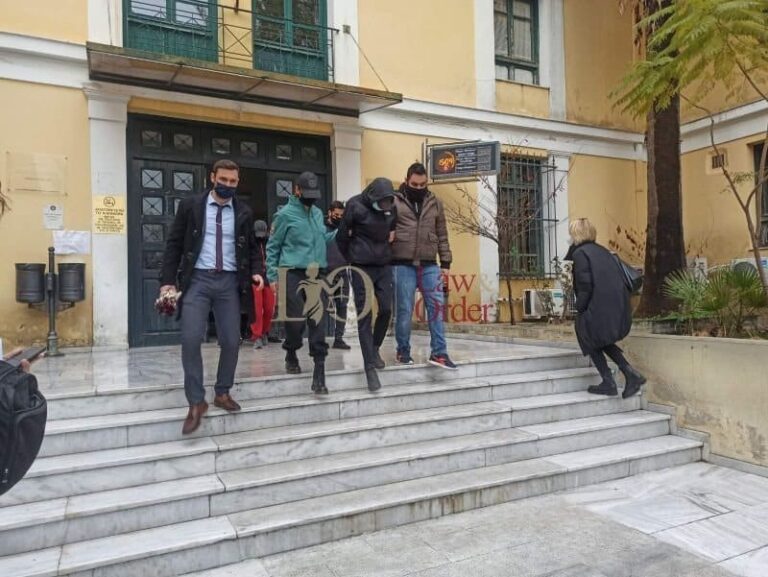 Στον ανακριτή οι δυο ανήλικοι που κατηγορούνται για τον ξυλοδαρμό του σταθμάρχη του Μετρό