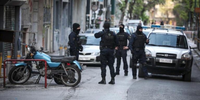 Δύο συλλήψεις και πέντε προσαγωγές στα Εξάρχεια για ναρκωτικά