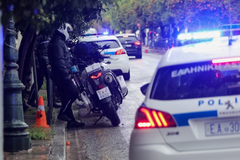 Νέα Φιλαδέλφεια: Κακοποιός έβαλε μαχαίρι σε λαιμό αλλοδαπού και τον λήστεψε μαζί με άλλα δύο άτομα