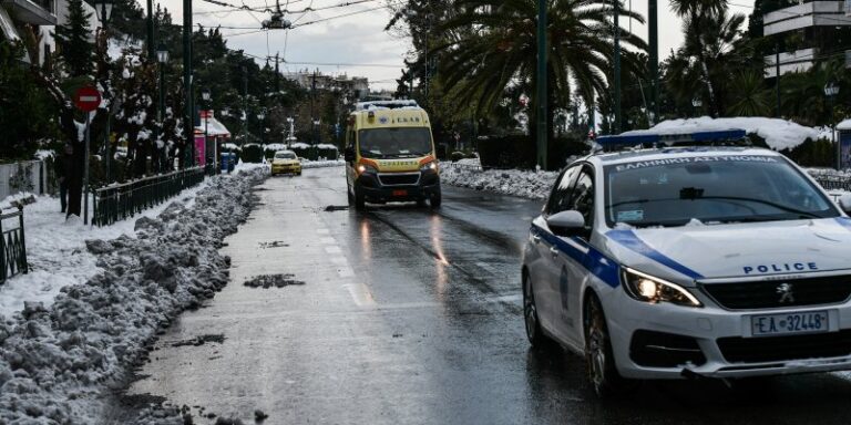 Το «ευχαριστώ» των πολιτών στην Αστυνομία, για την πολύτιμη βοήθεια στα χιόνια (βίντεο)