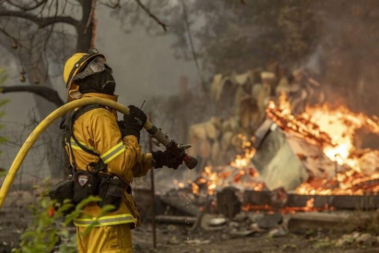 Συγκλονιστικές φωτογραφίες του ΤΙΜΕ: Ο πλανήτης καίγεται εδώ και ένα μήνα