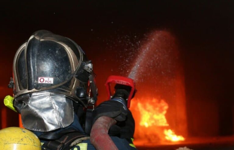 Φωτιά στις παλιές εγκαταστάσεις του ΑΓΝΟ