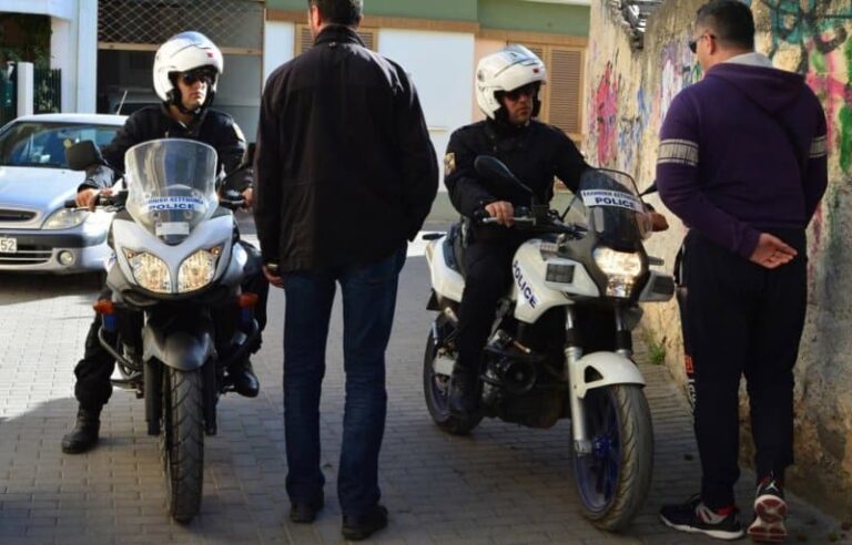 Πώς Ασφάλεια και ομάδα ΔΙ.ΑΣ εξάρθρωσαν το κύκλωμα ναρκωτικών στην πλατεία Αμερικής και συνέλαβαν τους 11