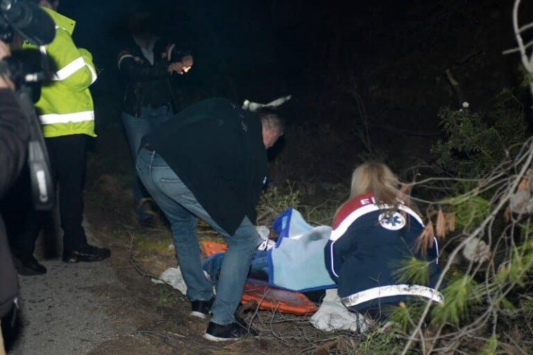 Τραγωδία στη Βαρυμπόμπη – Τρεις νεκροί μέσα σε φρεάτιο