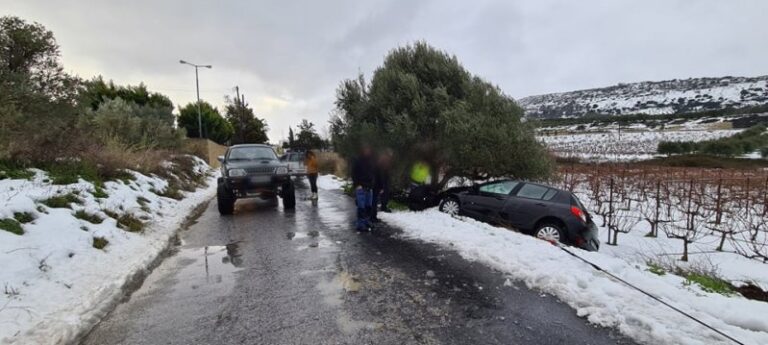 Ηράκλειο: Αυτοκίνητο «γλίστρησε» και έπεσε σε χαντάκι – Πώς διασώθηκε (εικόνες)