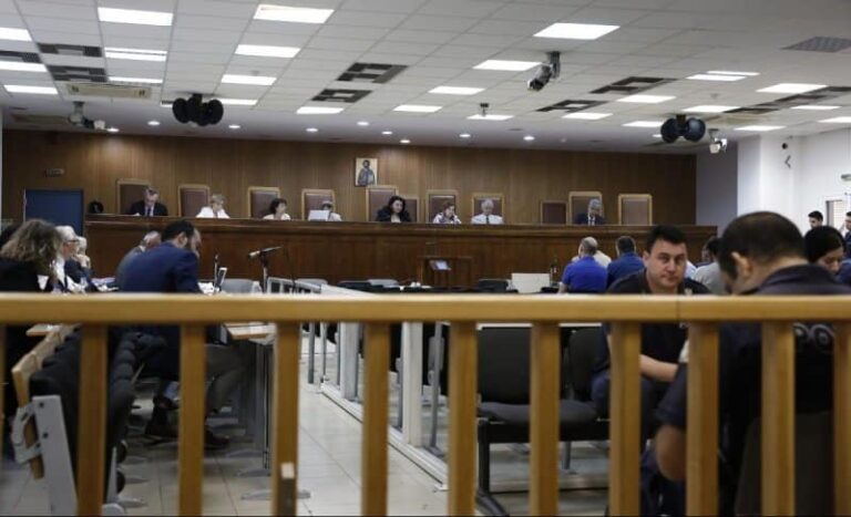 Δίκη Χρυσής Αυγής: «Ήμουν εκεί αλλά δεν πείραξα κανένα» είπε ο πυρηνάρχης Περάματος για την επίθεση στο ΠΑΜΕ