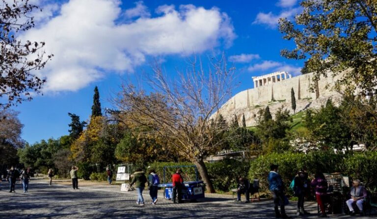 Καιρός: Υψηλές θερμοκρασίες την Τρίτη – Πού θα βρέξει