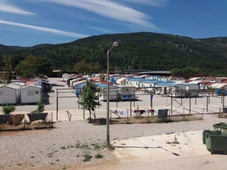 Μετανάστης έσπασε την καραντίνα στη Μαλακάσα – Επίθεση με πέτρες δέχτηκαν αστυνομικοί