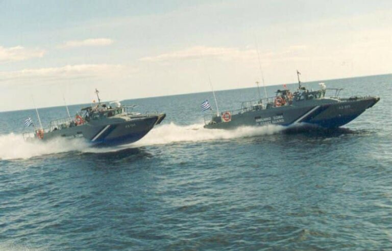 Λιμενικοί πυροβόλησαν στον αέρα για να σταματήσουν διακινητή στην Κω