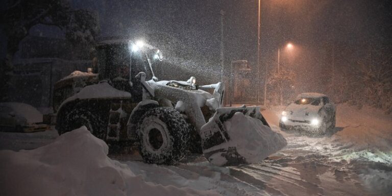 Αττική Οδός: Κινητοποίηση του στρατού για να απεγκλωβιστούν οι οδηγοί