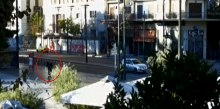 Βίντεο – ντοκουμέντο: Αυτός είναι ο άνδρας που εγκατέλειψε το 1,5 έτους κοριτσάκι στο Αρχαιολογικό Μουσείο!