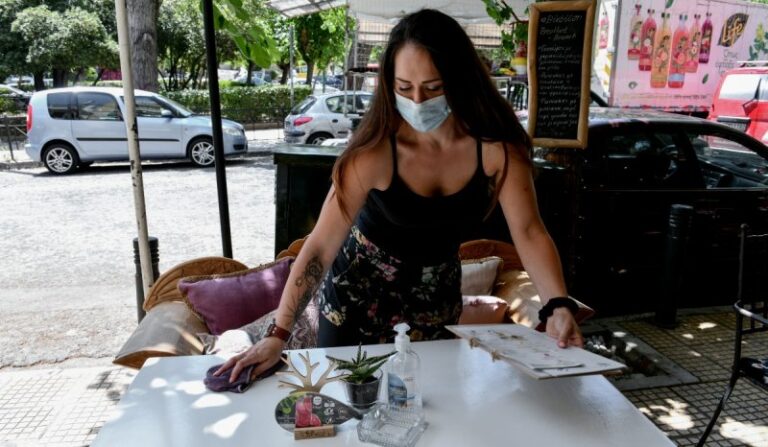 Κορονοϊός: «Βροχή» τα πρόστιμα για τα περιοριστικά μέτρα και την Δευτέρα – 75.338 έλεγχοι, 1 σύλληψη