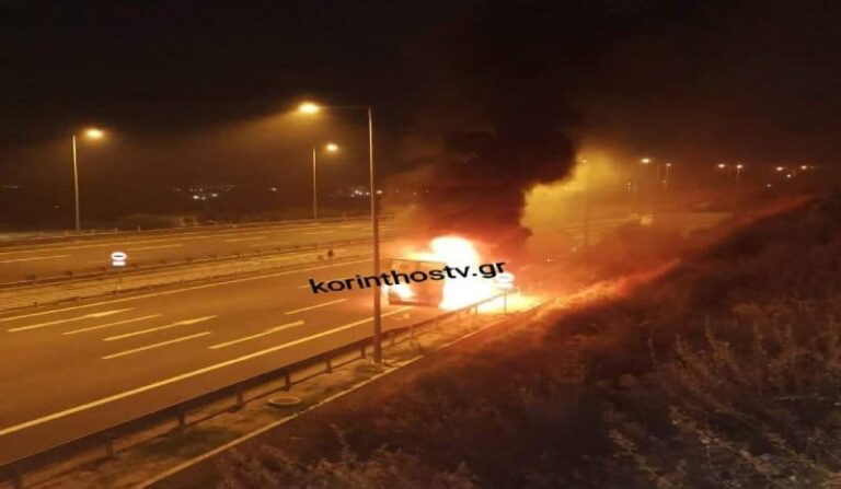 Στις φλόγες τυλίχθηκε εν κινήσει φορτηγό στην Εθνική Οδό Κορίνθου – Πατρών (εικόνες & βίντεο)