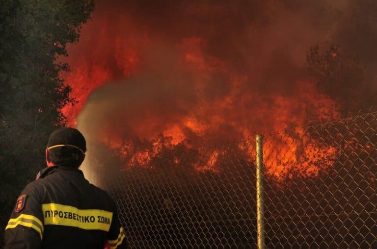 Συναγερμός στην Πυροσβεστική – Πολύ υψηλός ο κίνδυνος πυρκαγιάς και σήμερα (Χάρτης)