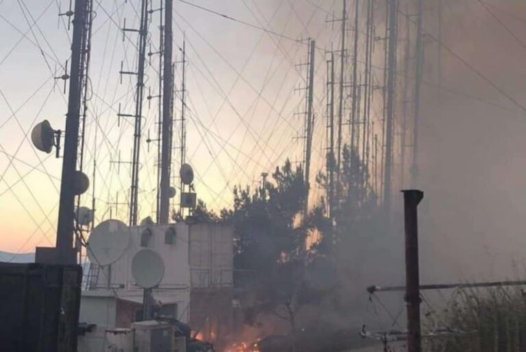 Προβλήματα σε ραδιόφωνα και κανάλια λόγω της φωτιάς στον Υμηττό