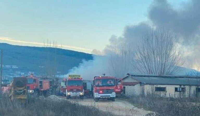 Συναγερμός στα Ιωάννινα: Ξέσπασε φωτιά σε μηχανουργείο που είχε φιάλες οξυγόνου και ασετιλίνης