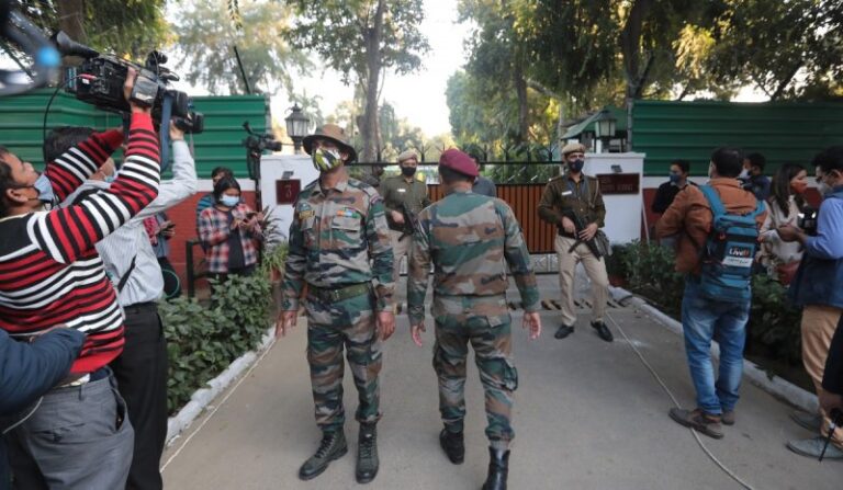 Τραγωδία στην Ινδία: Συνετρίβη ελικόπτερο που μετέφερε τον αρχηγό του Επιτελείου Άμυνας – 13 νεκροί (εικόνες & βίντεο)