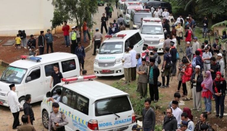 Τραγωδία στην Ινδονησία: 13 νεκροί και δεκάδες τραυματίες σε τροχαίο με λεωφορείο