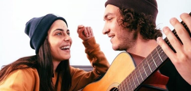 «Αν έτσι νιώθει πιο δυνατή, καλά κάνει»: Ο σύντροφος της Μυριέλλας παίρνει θέση για το φιλί με τον Κατσαούνη στο Survivor (βίντεο)