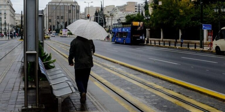 Καιρός: Βροχές, καταιγίδες και πτώση της θερμοκρασίας – Πού θα χιονίσει