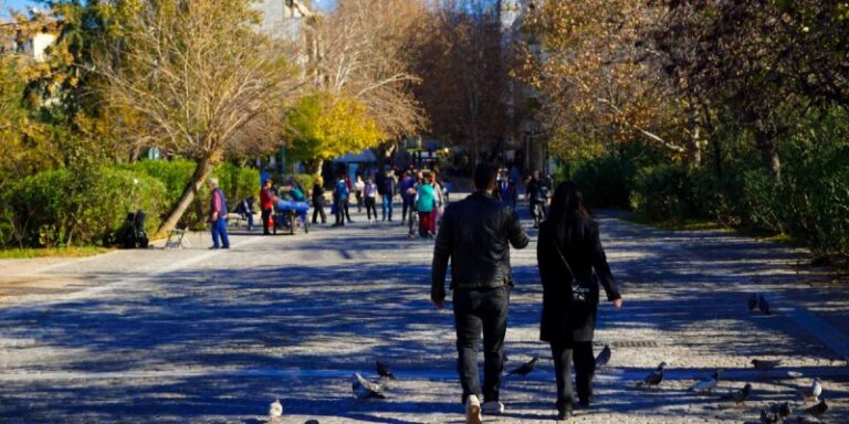 Καιρός: Παραμένει η ζέστη και το ανοιξιάτικο σκηνικό – Οι περιοχές που θα «πιάσουν» 20άρι