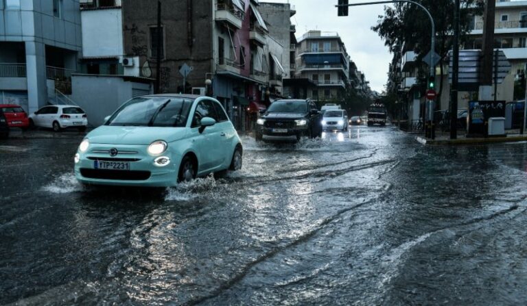 Κακοκαιρία: Βροχές και καταιγίδες δημιουργούν προβλήματα σε όλη την χώρα – Έντονα καιρικά φαινόμενα και στην Αττική